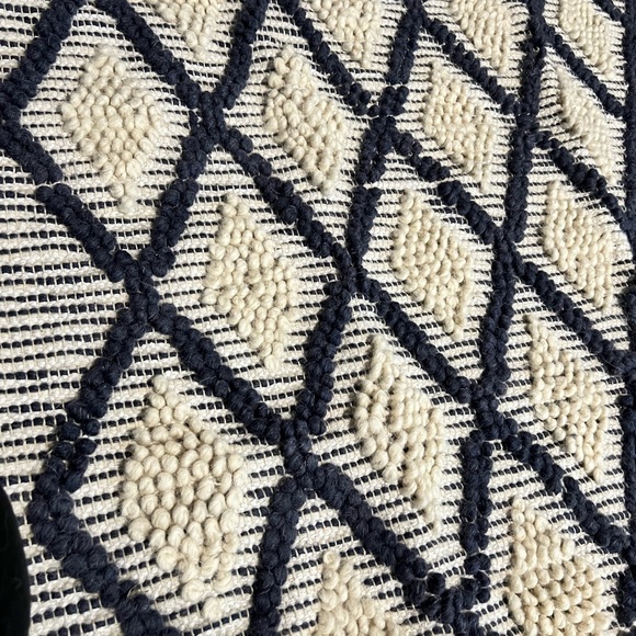 New with tag area rug - Picture 5 of 8